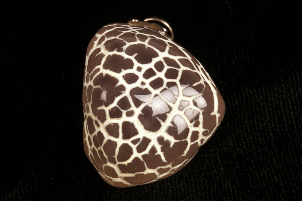 snakeskin agate properties