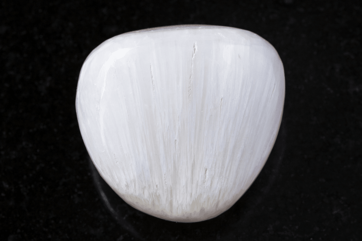 tumbled scolecite crystal properties